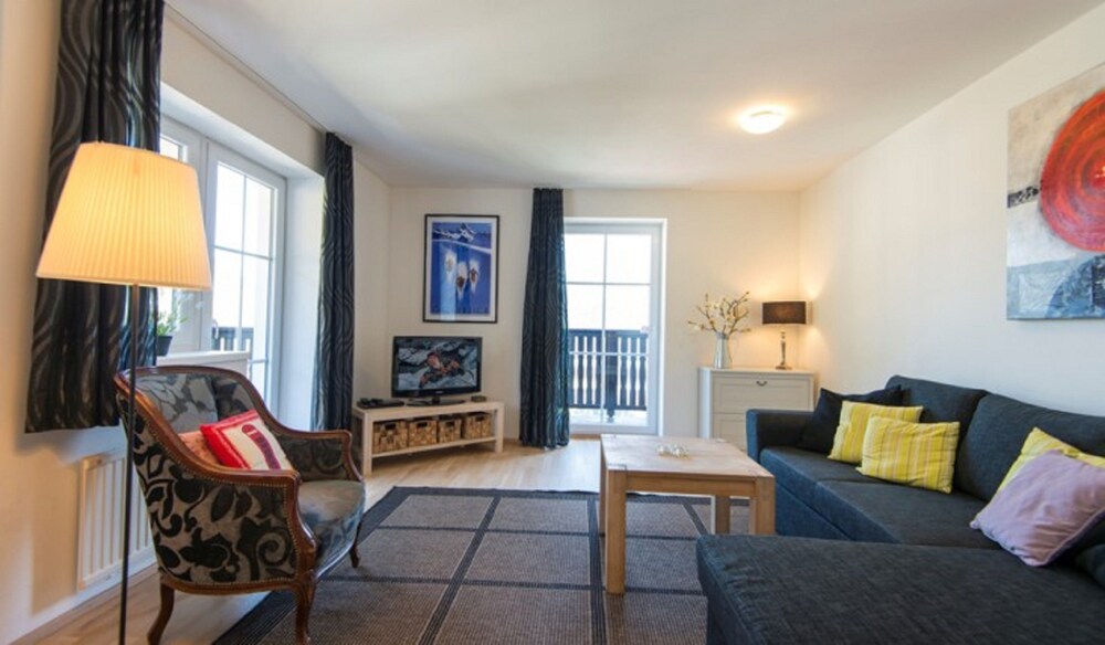 Standard Apartment, 3 Bedrooms, Mountain View (Final Cleaning Fee 100,00 EUR) - Living Room