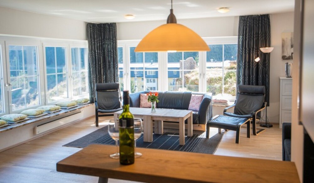 Superior Apartment, 3 Bedrooms, Mountain View (Final Cleaning Fee 120,00 EUR) - Living Area