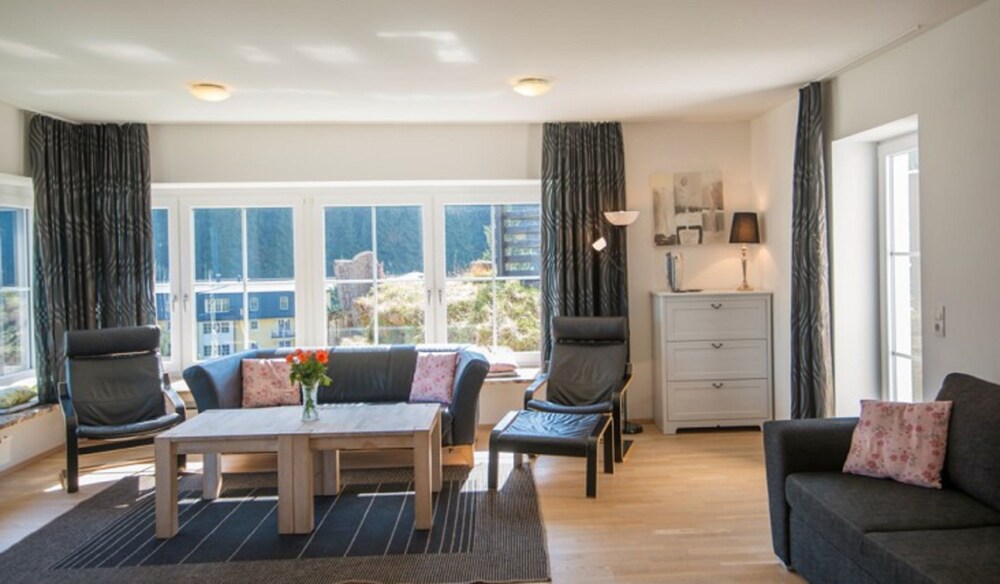 Superior Apartment, 3 Bedrooms, Mountain View (Final Cleaning Fee 120,00 EUR) - Living Area