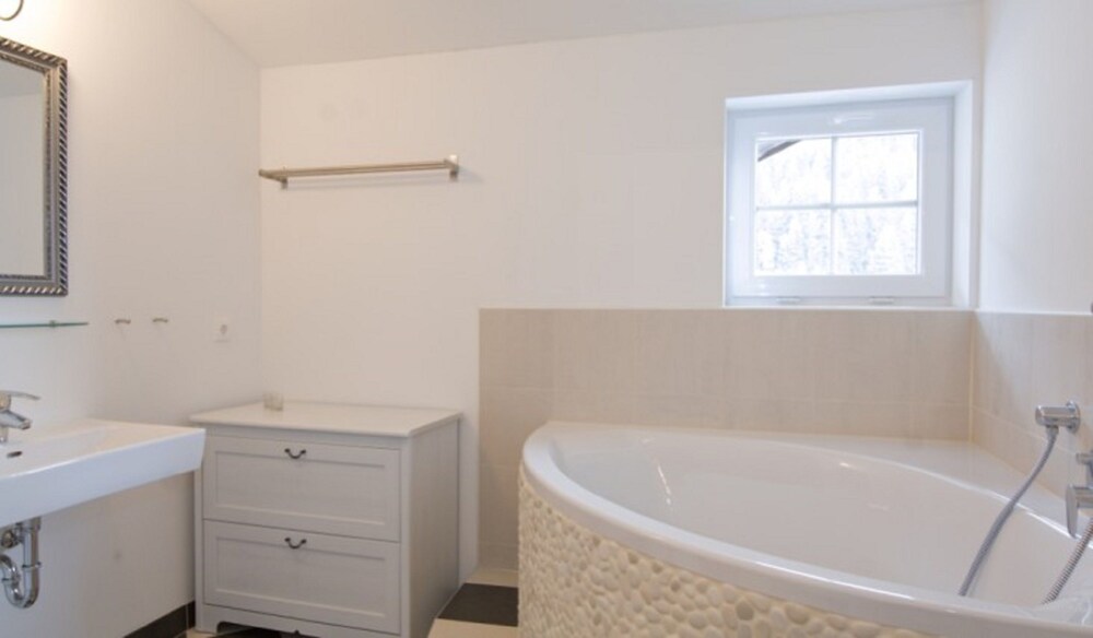 Penthouse, 4 Bedrooms, Mountain View (Final Cleaning Fee 130,00 EUR) - Bathroom