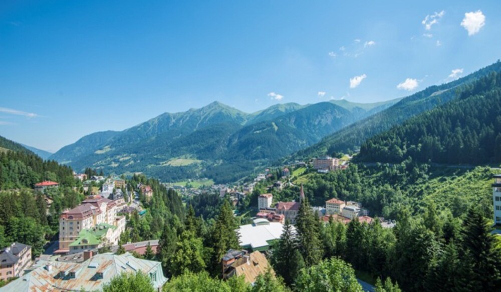 Deluxe Apartment, 2 Bedrooms, Mountain View (Final Cleaning Fee 90,00 EUR) - Guestroom View