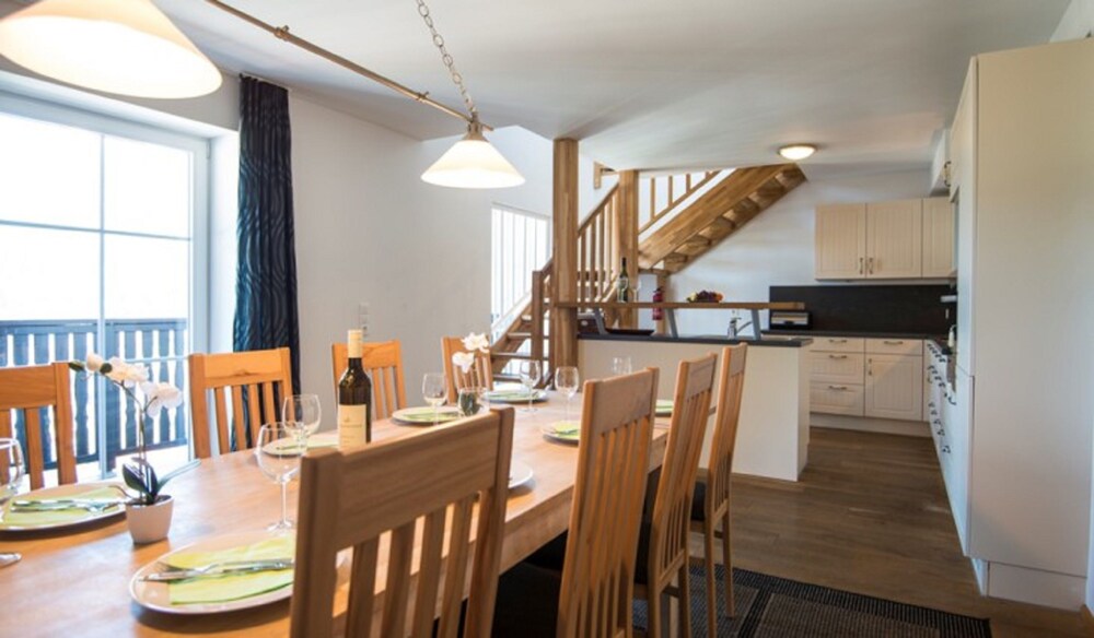 Penthouse, 4 Bedrooms, Mountain View (Final Cleaning Fee 130,00 EUR) - In-Room Dining