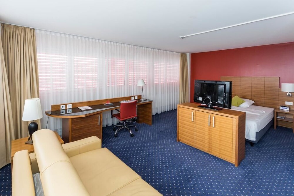 Junior Suite - Guestroom