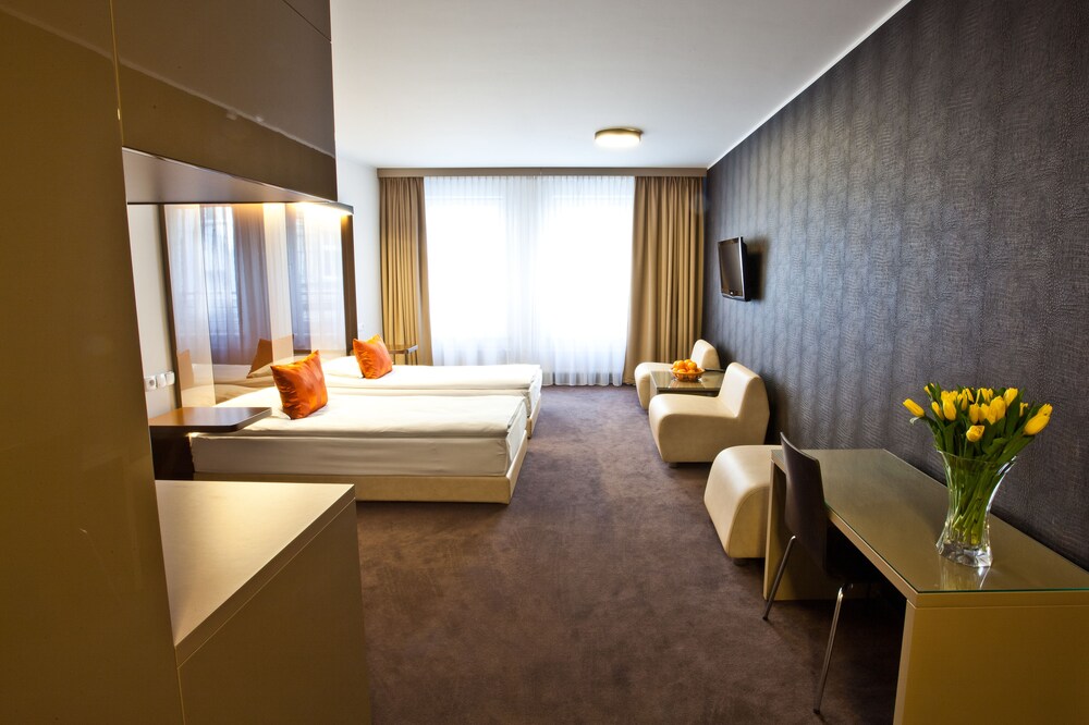 Deluxe Studio, 2 Twin Beds - Guestroom