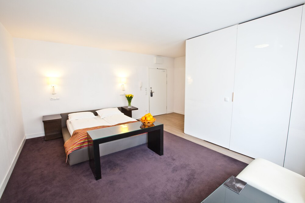 Standard Room, 1 Queen Bed - Living Area