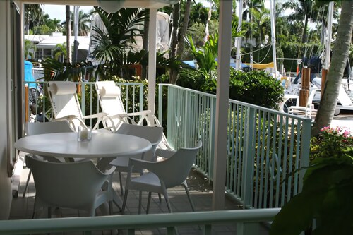 The Floridian - 2 bedroom 1 King Bed and 2 Twins Beds - Terrace/Patio