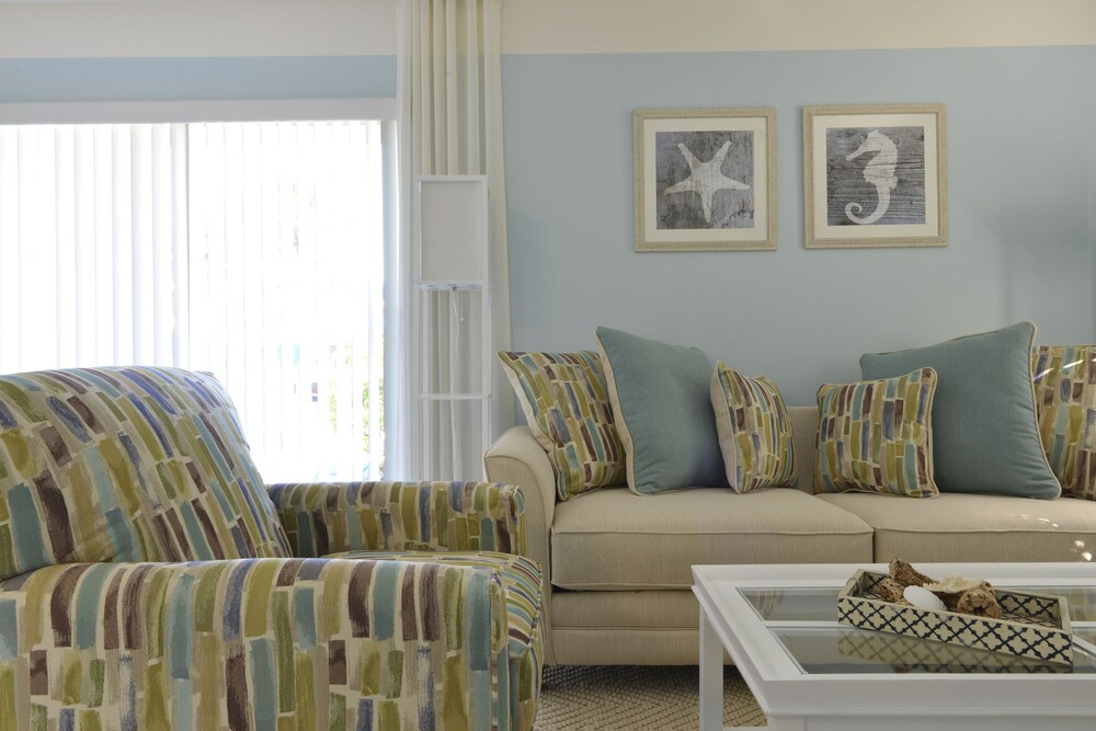 Capri - 1 Bedroom 1 King Bed - Living Room