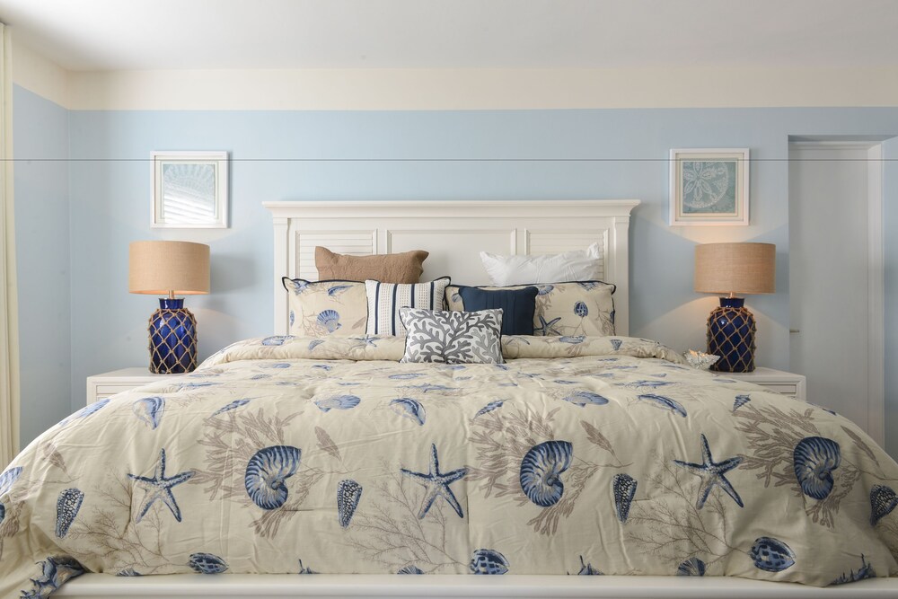 Capri - 1 Bedroom 1 King Bed - Guestroom