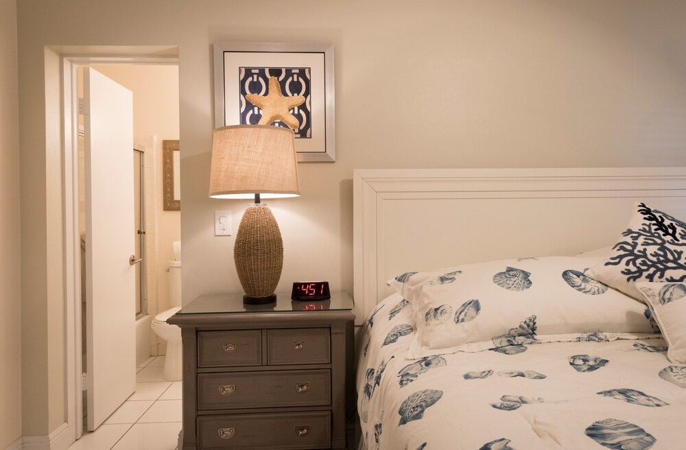 South Beach - 1 Bedroom 1 King Bed - Guestroom