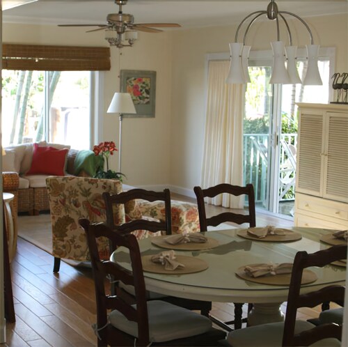 The Floridian - 2 bedroom 1 King Bed and 2 Twins Beds - In-Room Dining