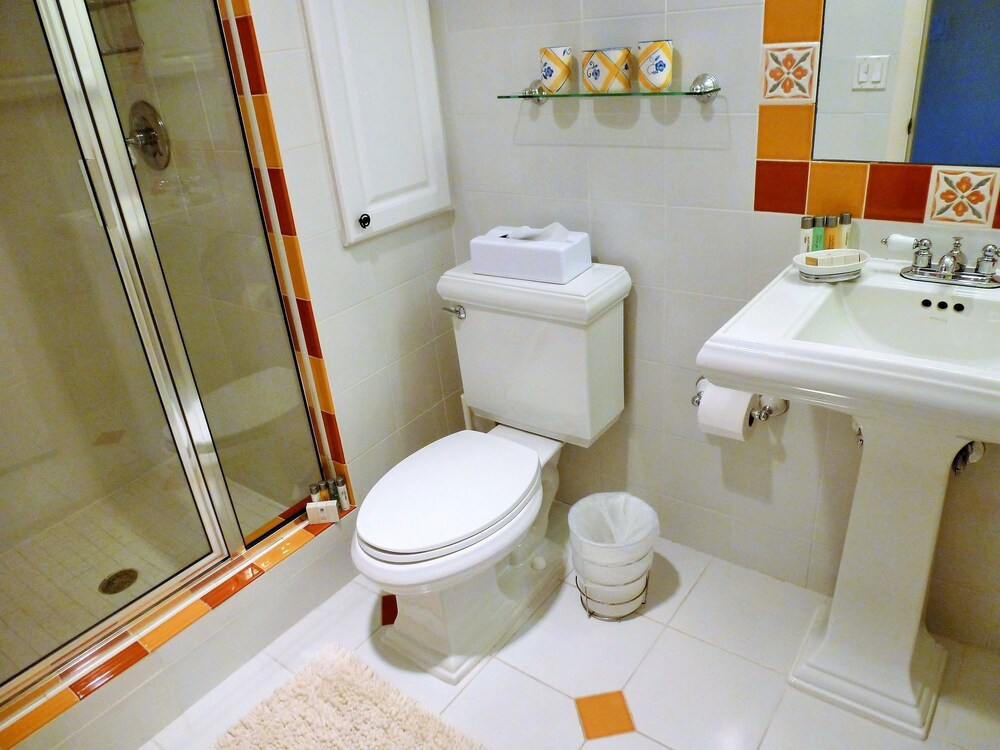 Santa Fe Suite - 2 bedroom 1 King Bed and 1 Queen Bed - Bathroom