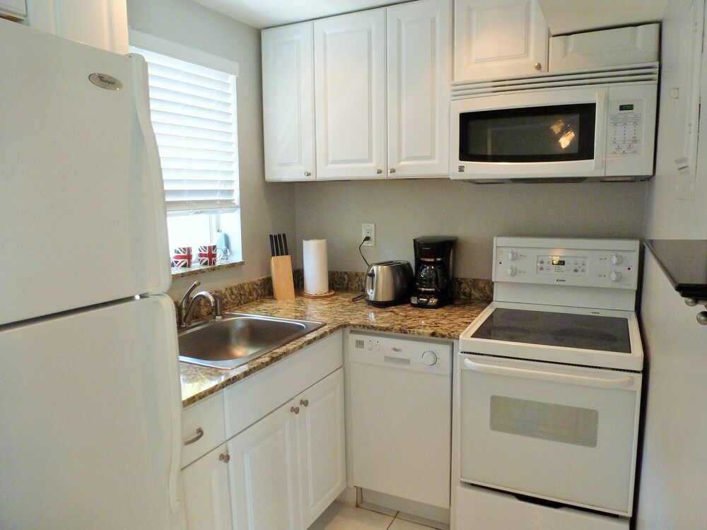 London - 1 Bedroom 1 King Bed - In-Room Kitchen