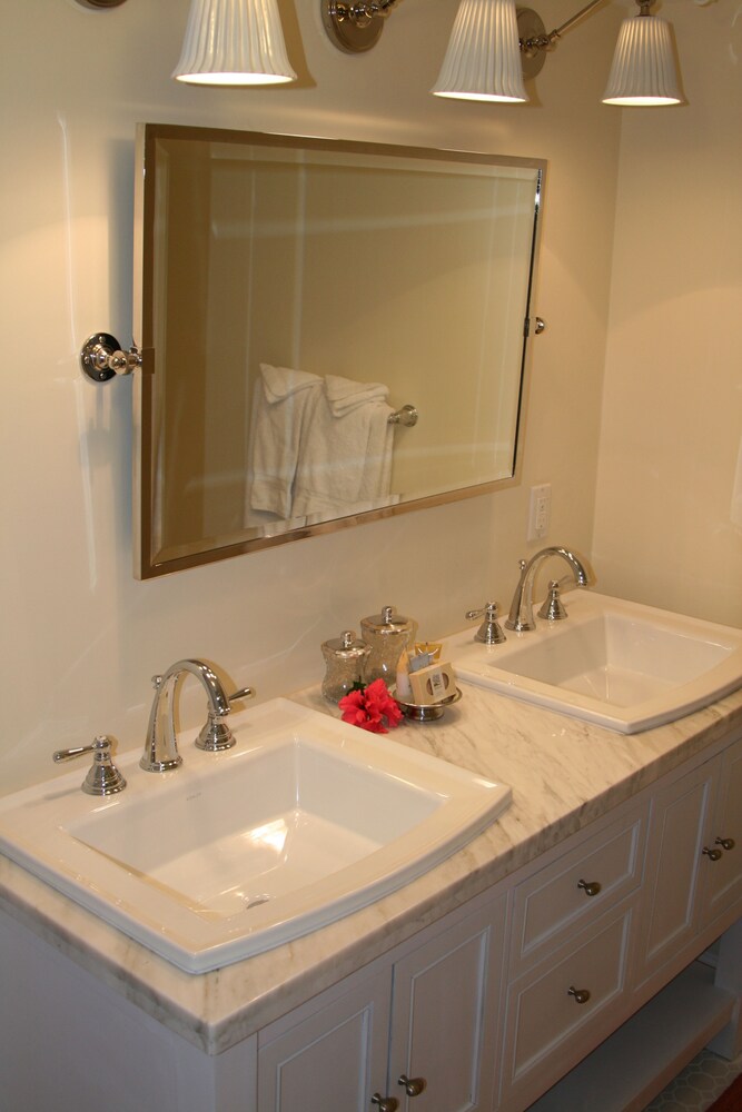 The Floridian - 1 Bedroom 1 King Bed - Bathroom