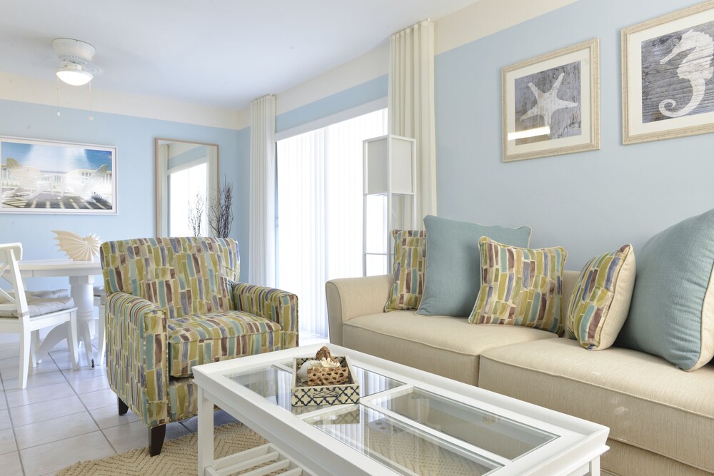Capri - 1 Bedroom 1 King Bed - Living Room