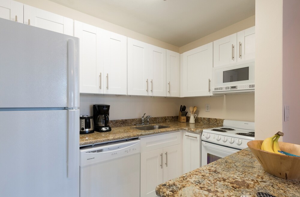 South Beach - 1 Bedroom 1 King Bed - In-Room Kitchen