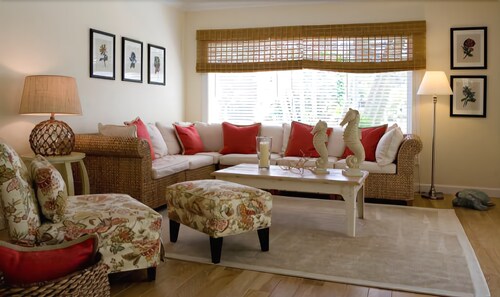 The Floridian - 2 bedroom 1 King Bed and 2 Twins Beds - Living Room