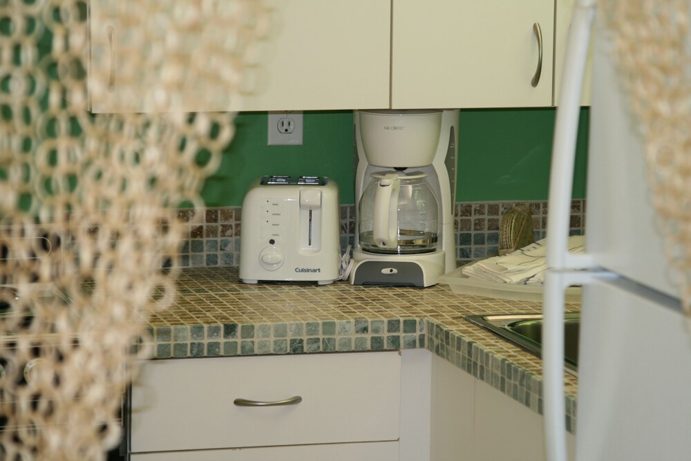 Belize - 1 Bedroom 1 Queen Bed - In-Room Kitchen