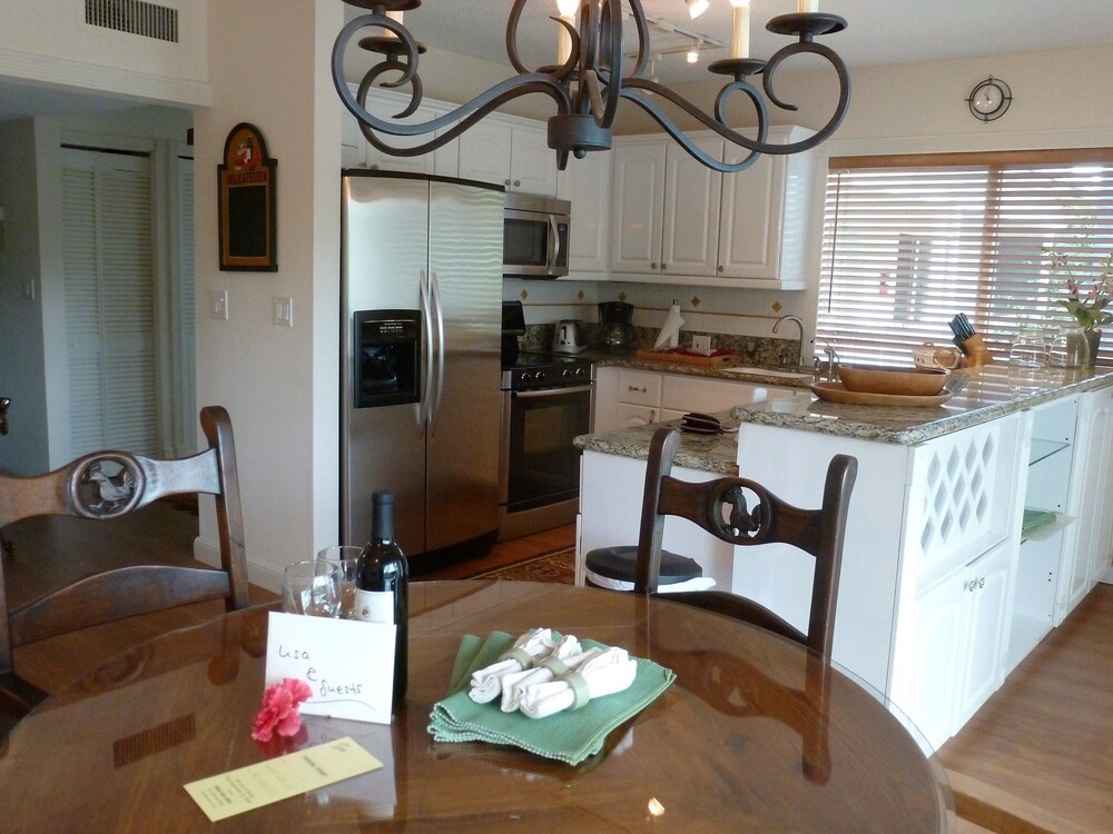 Santa Fe Suite - 2 bedroom 1 King Bed and 1 Queen Bed - Room Service - Dining