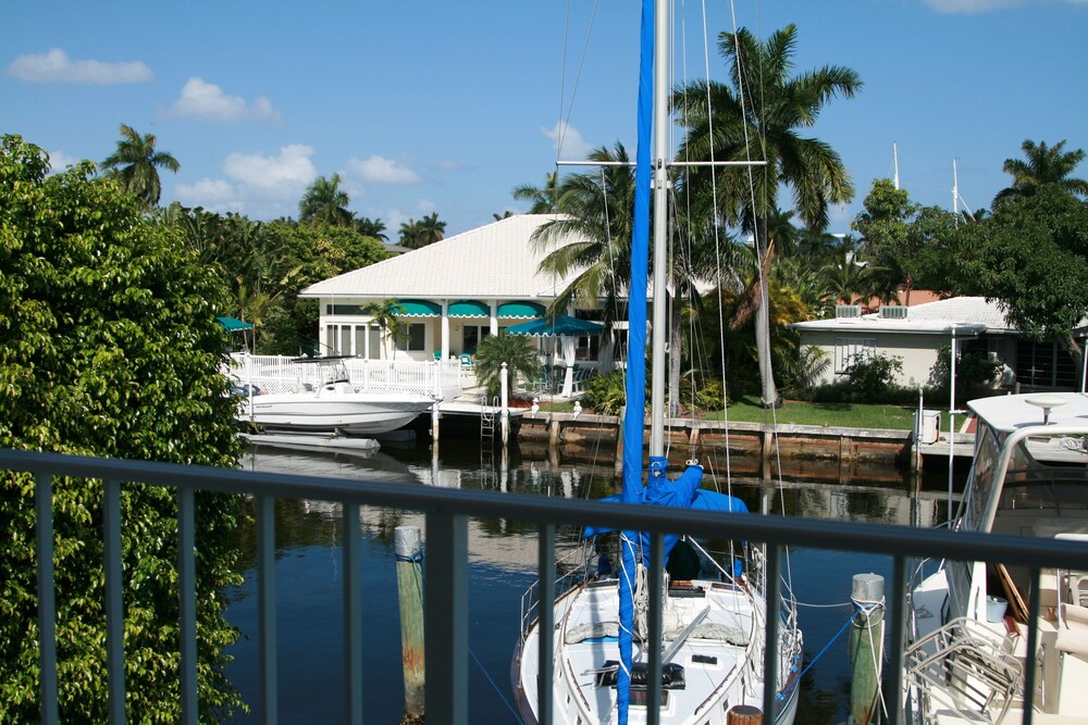 Belize - 1 Bedroom 1 Queen Bed - Guestroom View