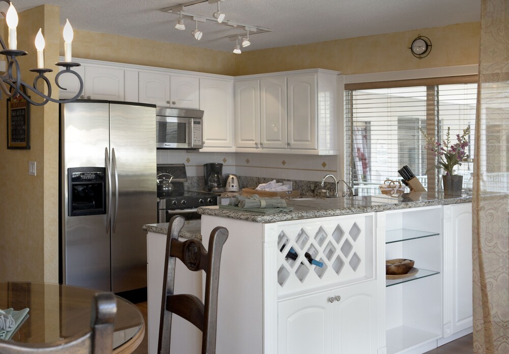 Santa Fe Suite - 2 bedroom 1 King Bed and 1 Queen Bed - In-Room Kitchen
