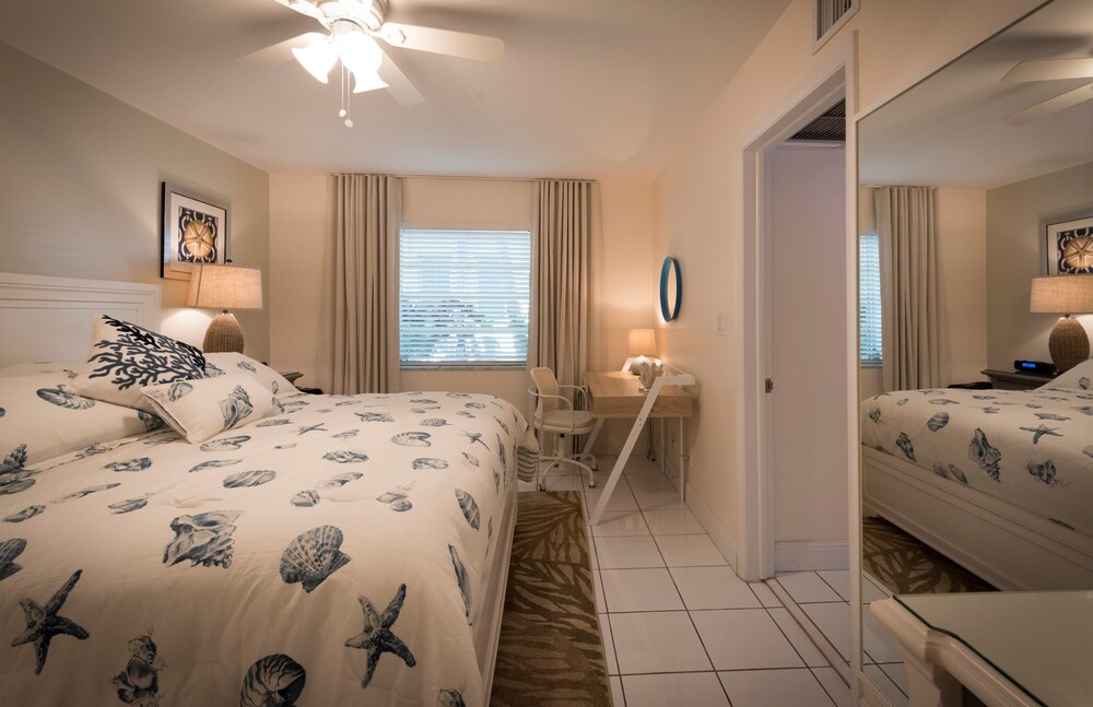 South Beach - 1 Bedroom 1 King Bed - Guestroom