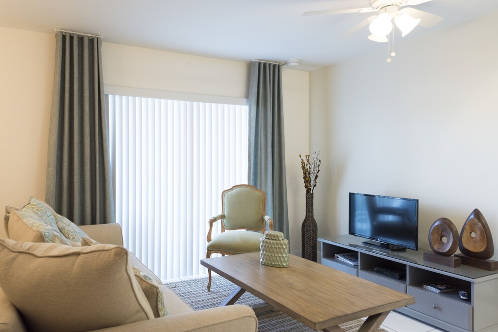 South Beach - 1 Bedroom 1 King Bed - Living Room
