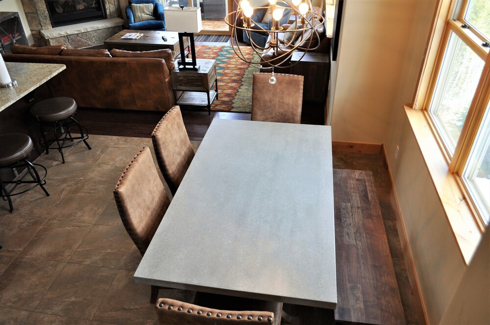 Deluxe Condo, 3 Bedrooms - In-Room Dining