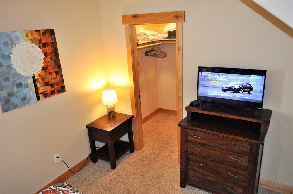 Deluxe Condo, 3 Bedrooms - Guestroom