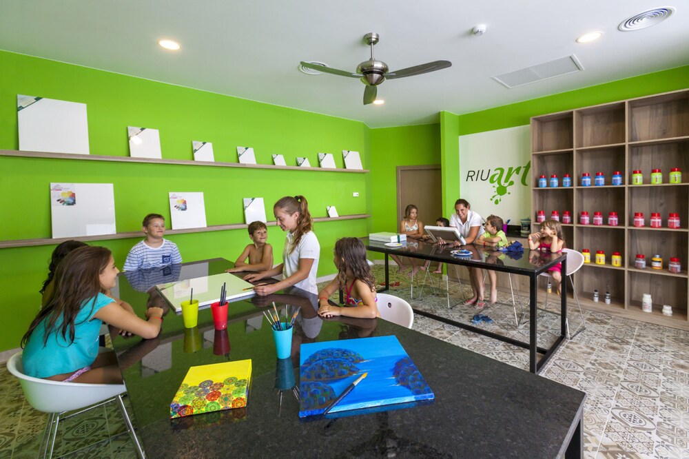 Childrens Play Area - Indoor