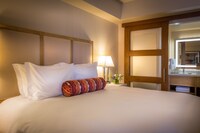 Deluxe Room, 1 King Bed