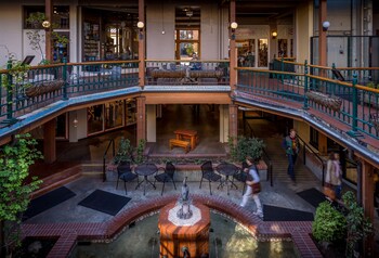 Food Court