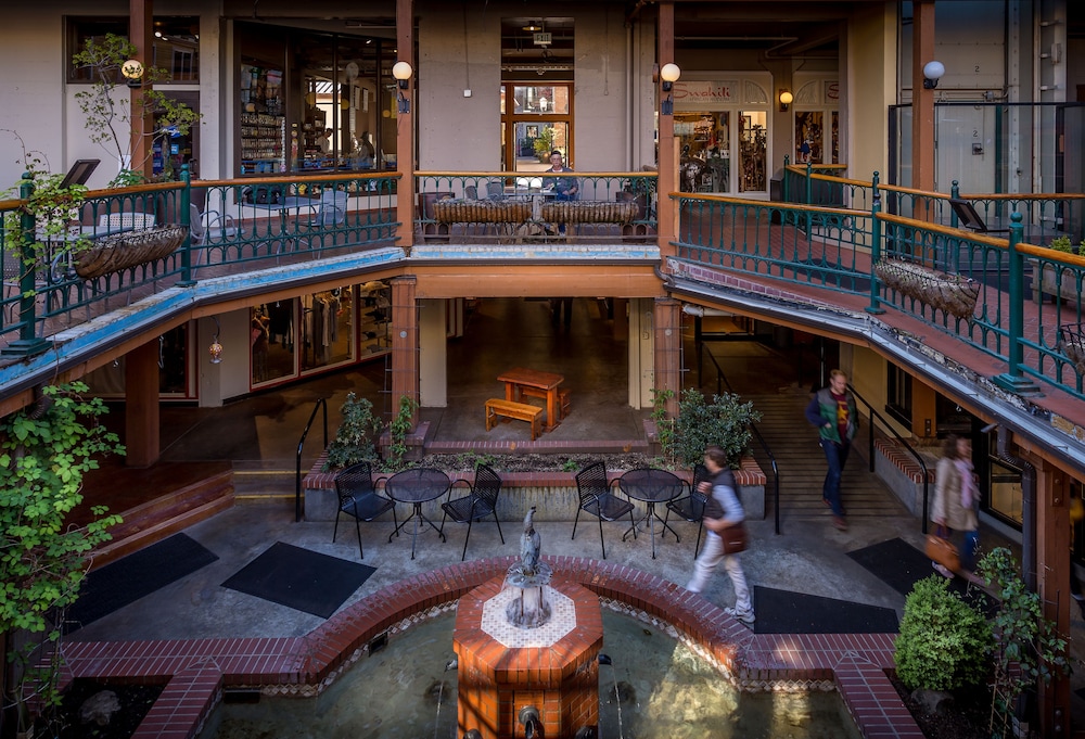 Food Court