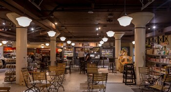 Food Court