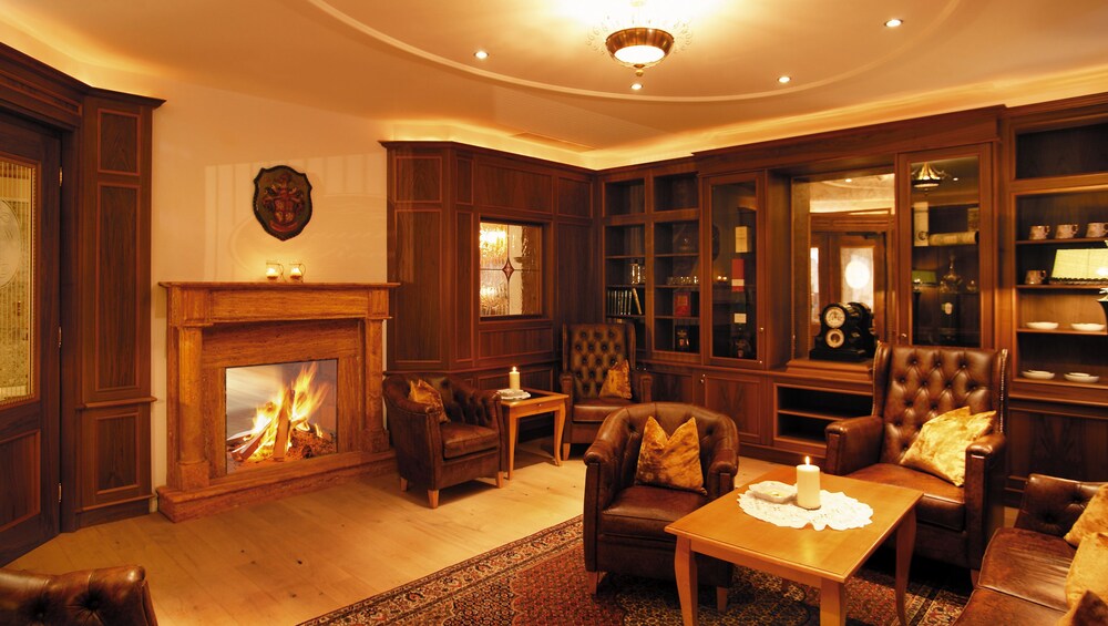 Hotel Lounge
