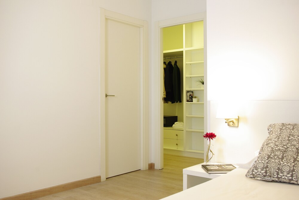 Duplex Family Apartment (2 adults + 2 children) - Guestroom