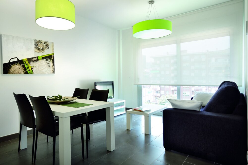 Apartment, 1 Bedroom, Balcony, City View (1-3 pax) - In-Room Dining