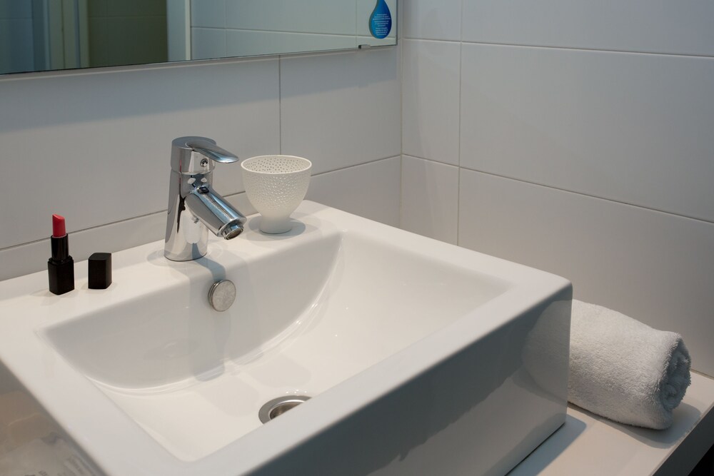 Apartment, 1 Bedroom, Balcony, City View (1-3 pax) - Bathroom Sink