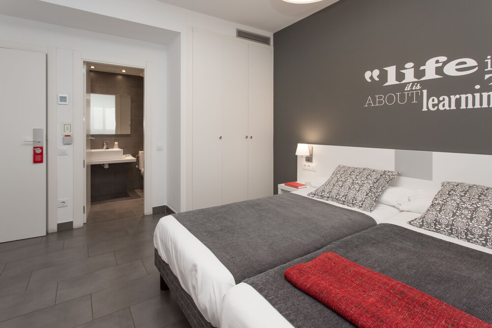 Standard Double Room, Private Bathroom (no kitchen) - Guestroom