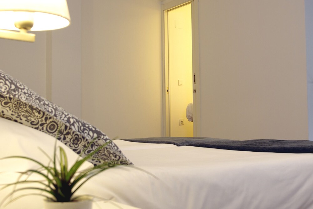Duplex Family Apartment (2 adults + 2 children) - Guestroom