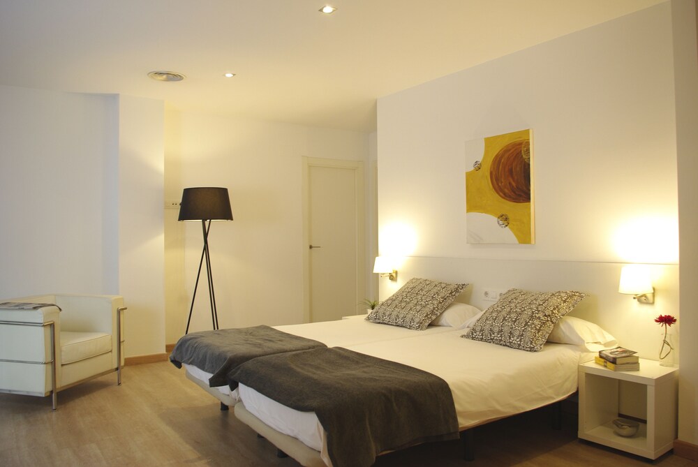 Duplex Family Apartment (2 adults + 2 children) - Guestroom