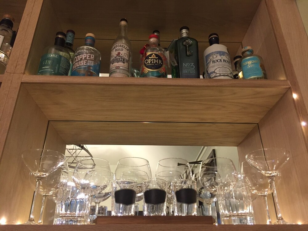 Hotel Bar