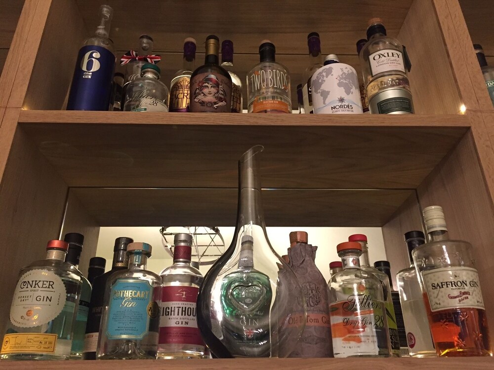 Hotel Bar