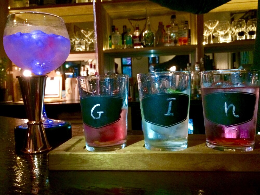 Hotel Bar