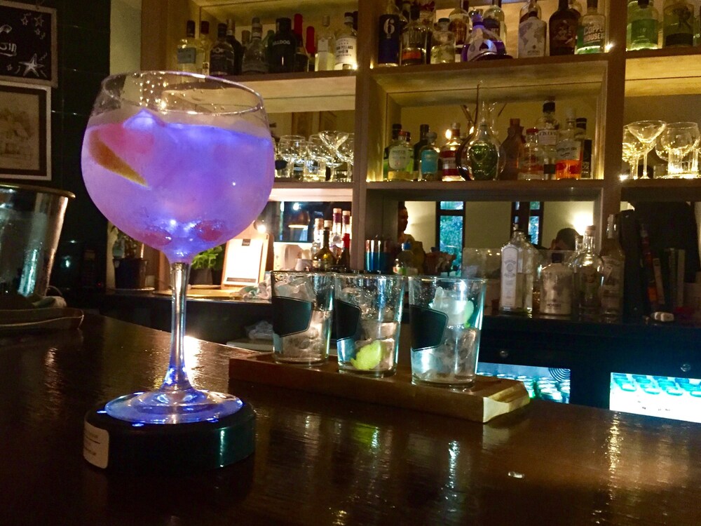 Hotel Bar