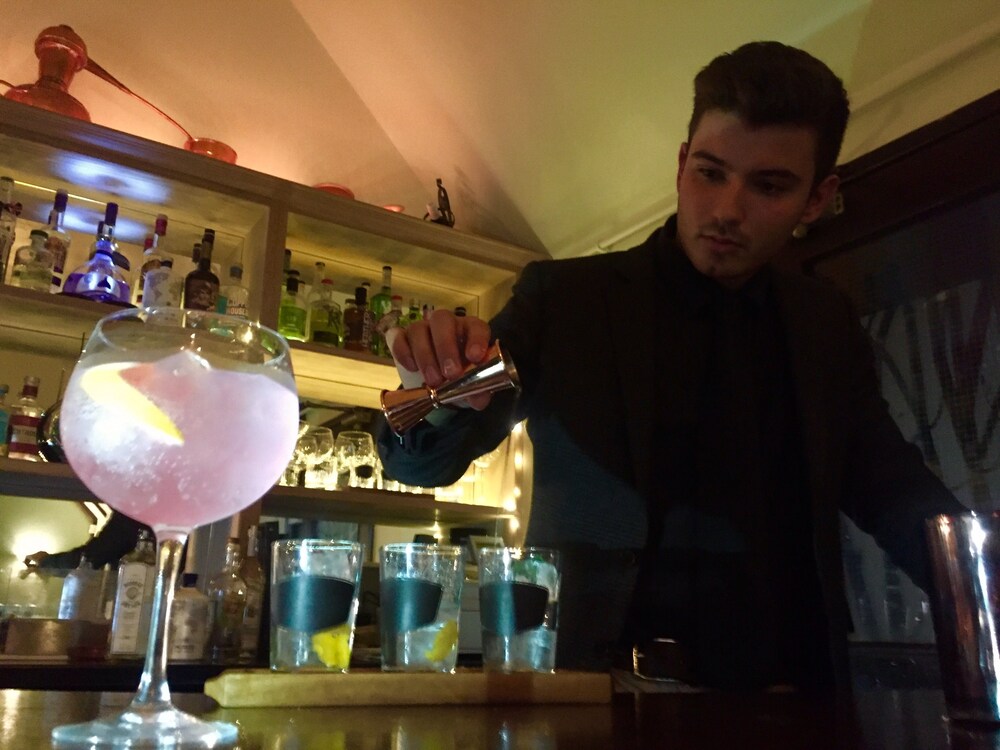 Hotel Bar