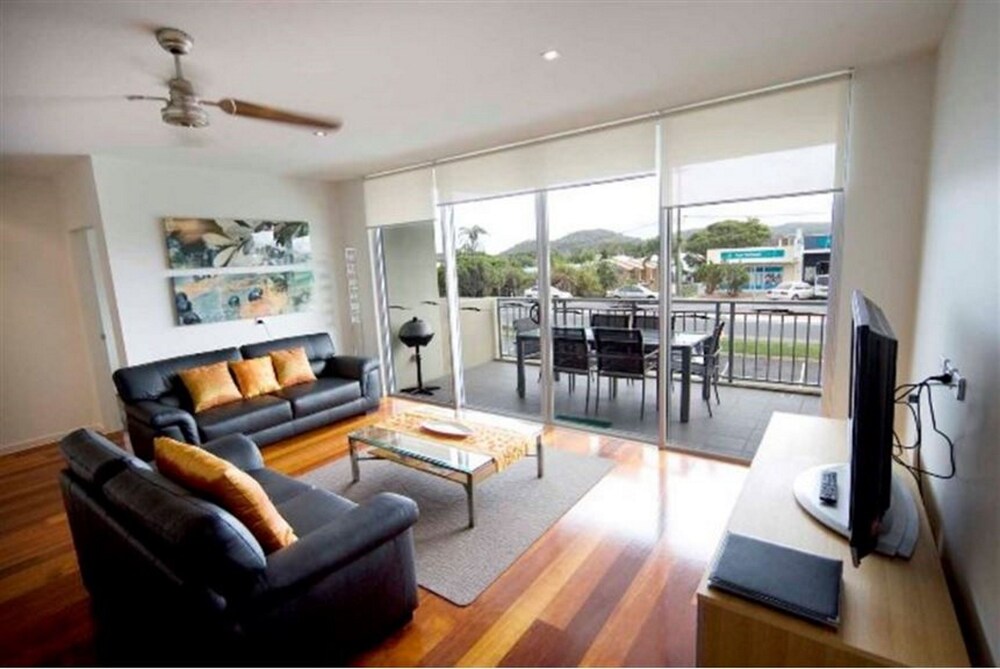 Standard Room, 2 Bedrooms, Mountain View - Living Area