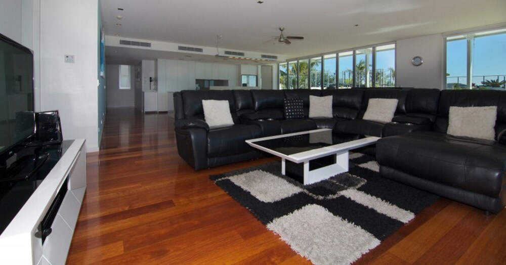 Penthouse, 3 Bedrooms - Living Area