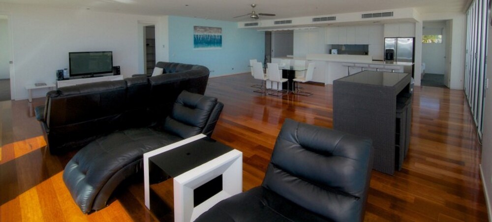 Penthouse, 3 Bedrooms - Living Area