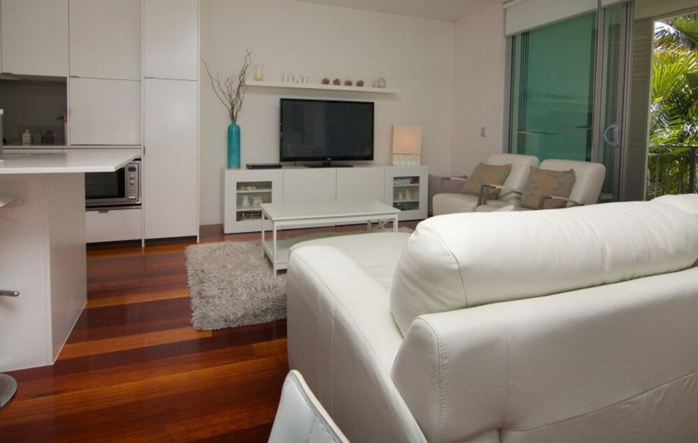 Standard Room, 2 Bedrooms, Pool View - Living Room