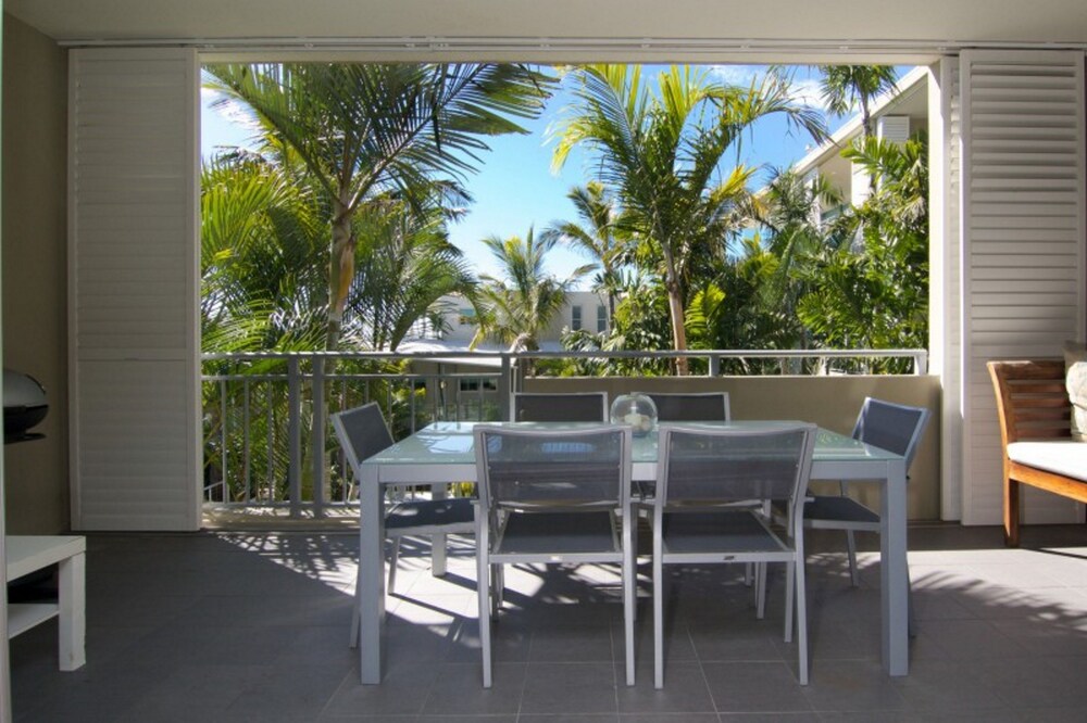 Standard Room, 2 Bedrooms, Pool View - Balcony